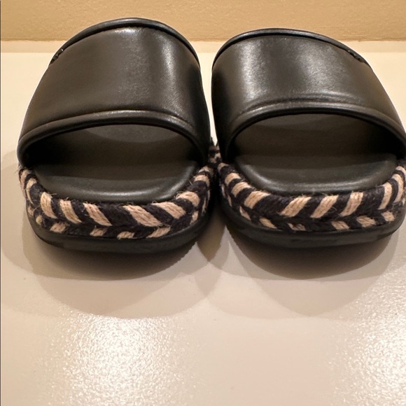 New Tory Burch Leather Black  Women's Sandals. 
Size 8.5. - Picture 4 of 9